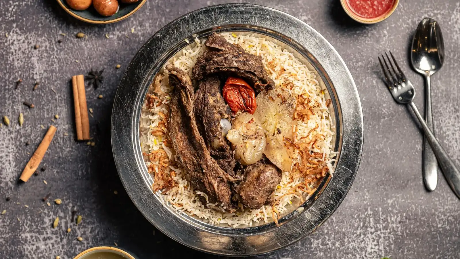 مندي لحم على الأرز